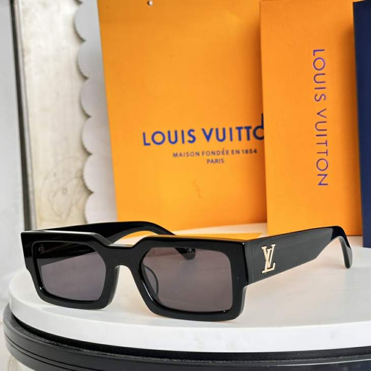 Picture of Louis Vuitton Sunglasses _SKUfw76721325fw